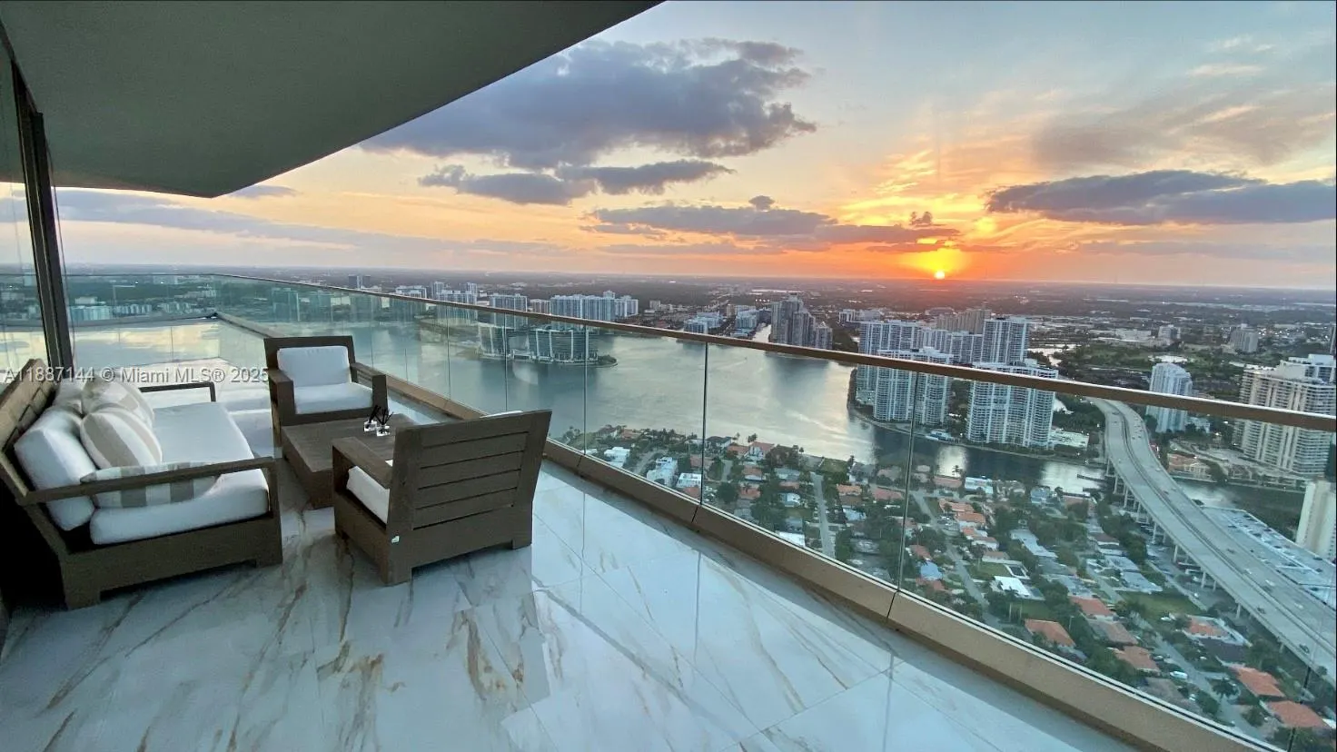 18975 Collins Ave, #5105