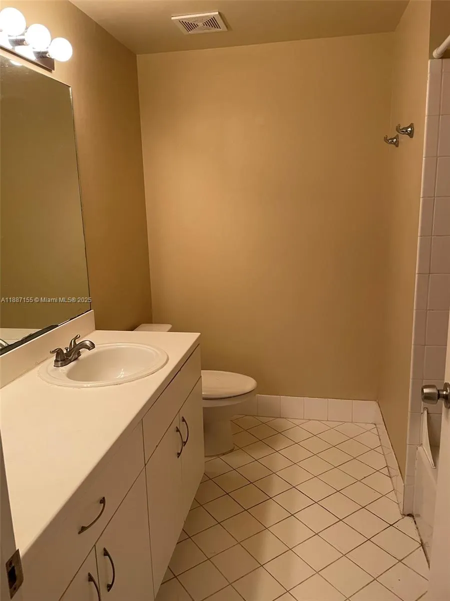 2040 Pompeii Ct, #2040