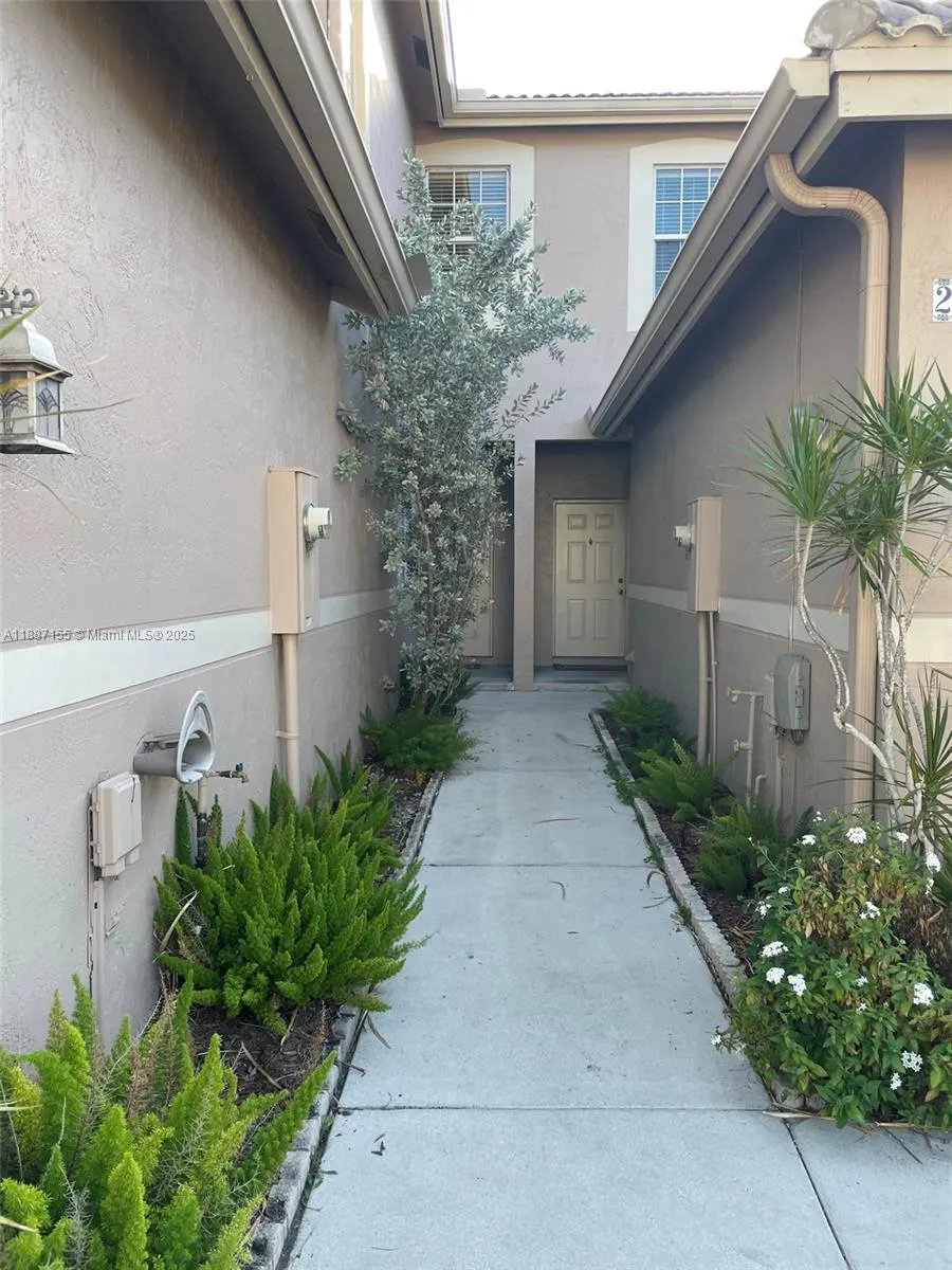 2040 Pompeii Ct, #2040