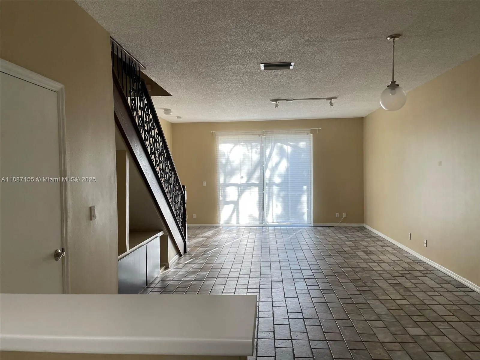2040 Pompeii Ct, #2040