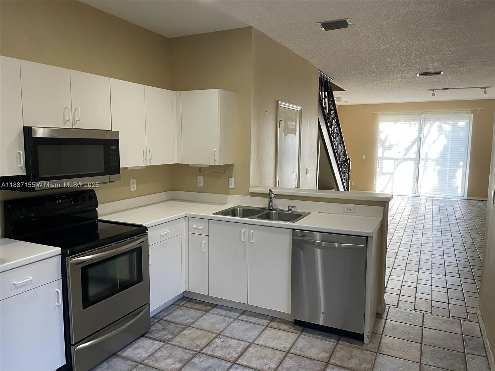2040 Pompeii Ct, #2040