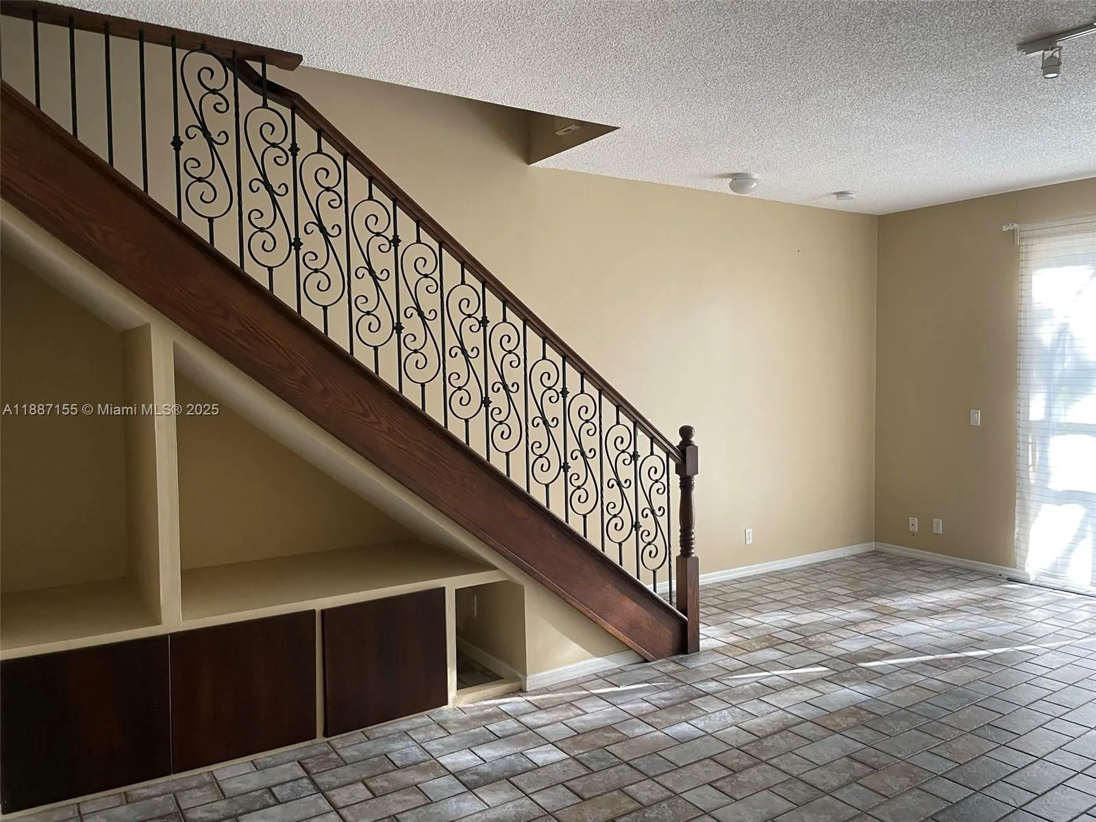2040 Pompeii Ct, #2040