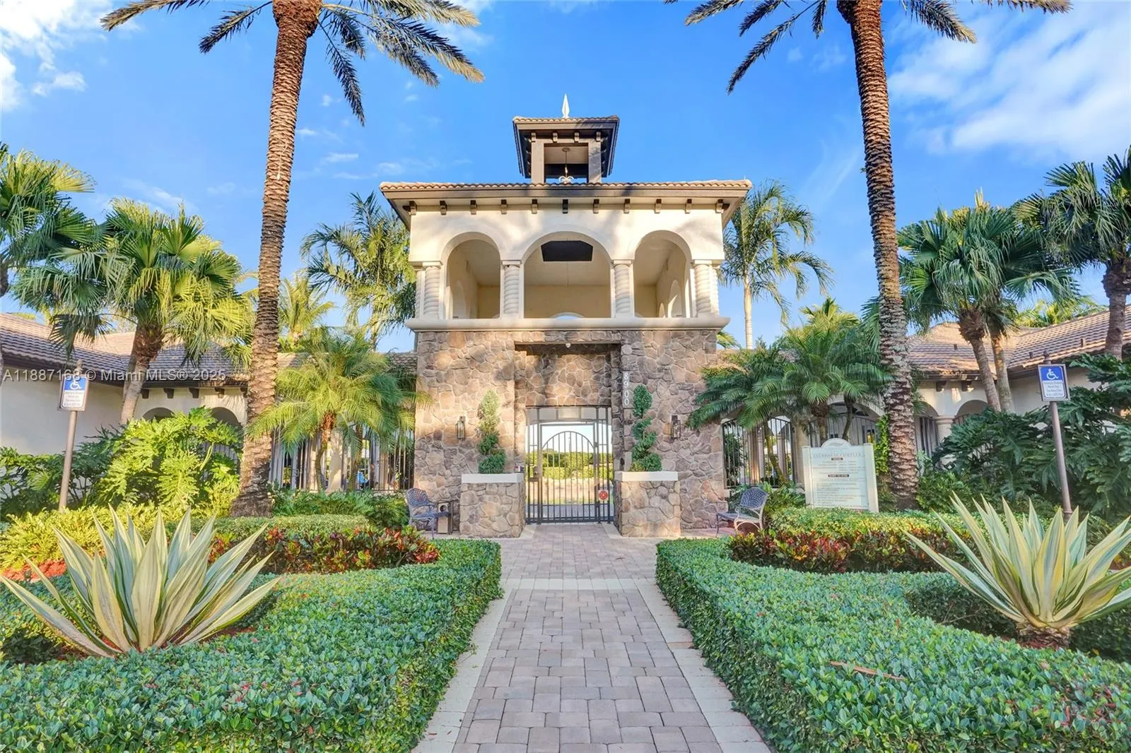 8824 Cobblestone Point Cir