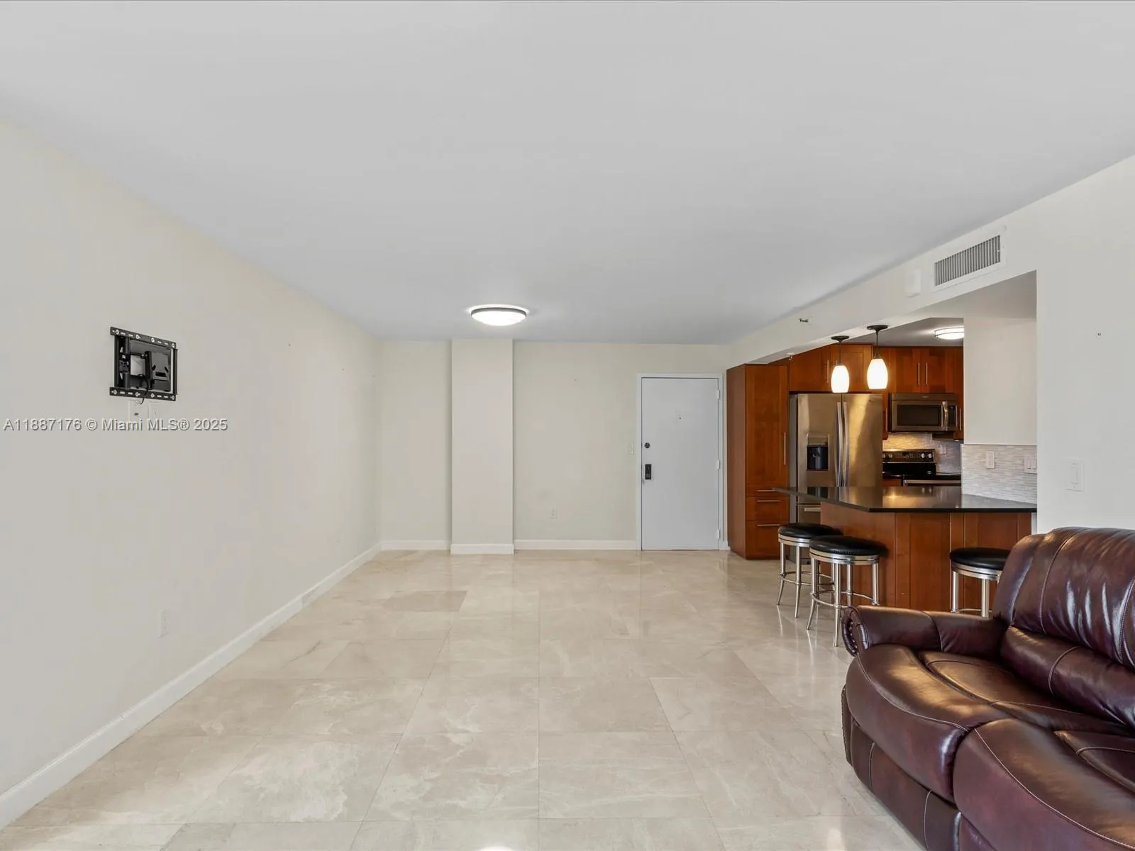 1623 Collins Ave, #215