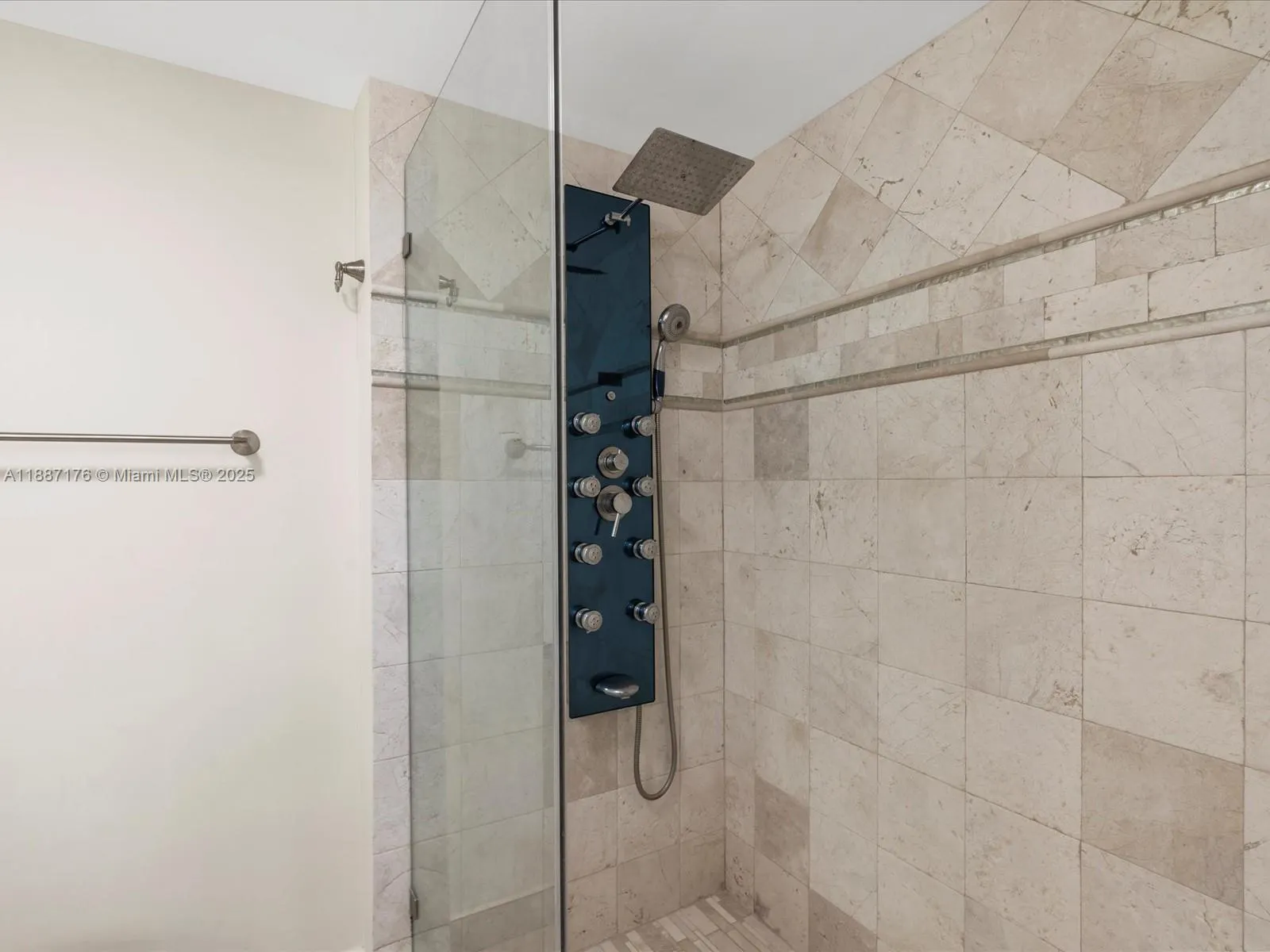 1623 Collins Ave, #215