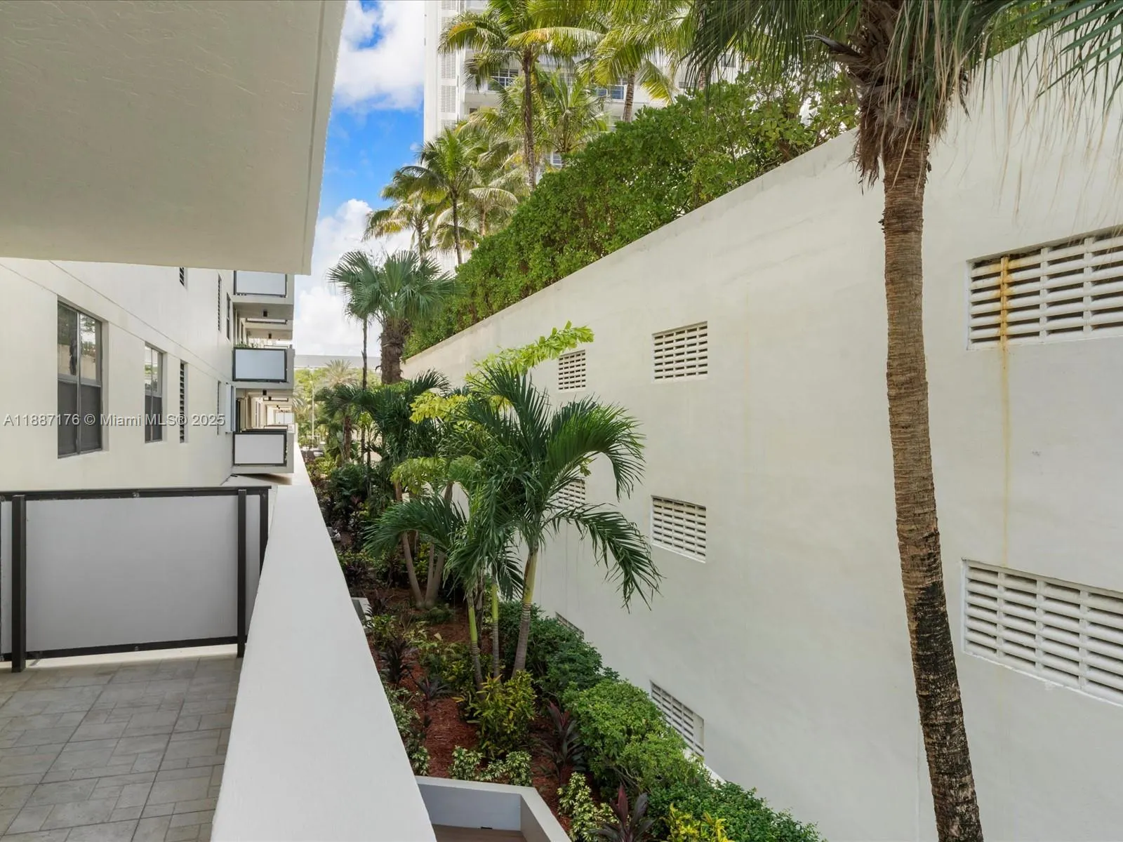 1623 Collins Ave, #215