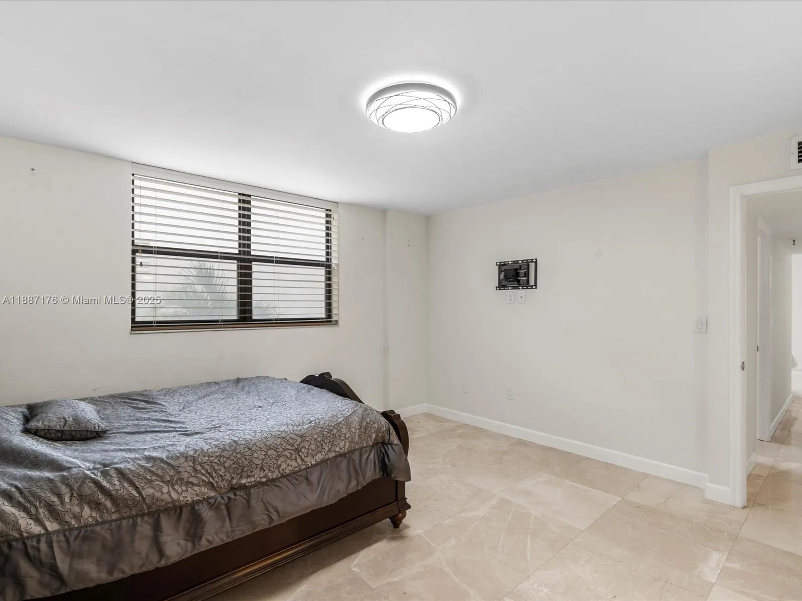 1623 Collins Ave, #215