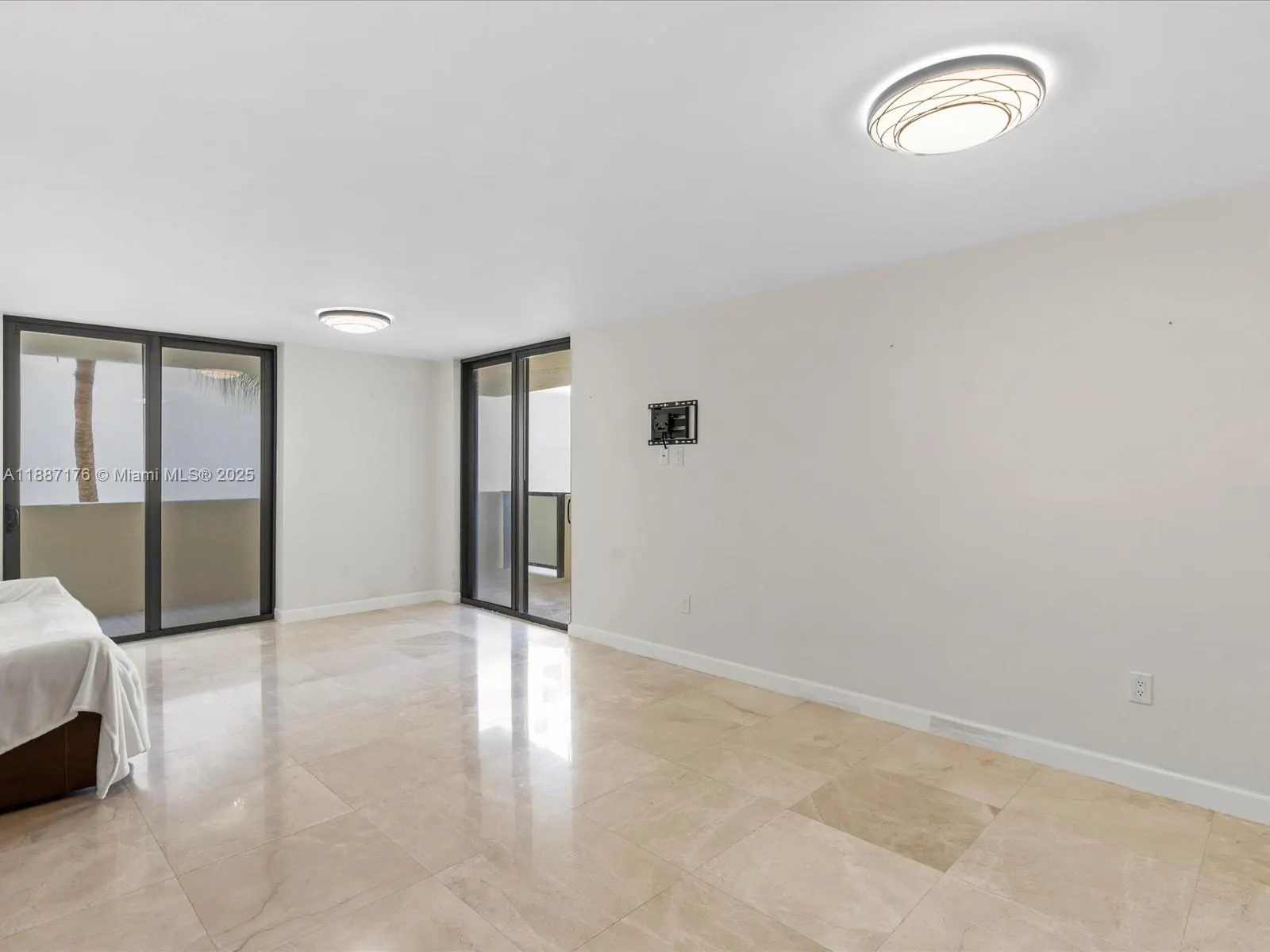 1623 Collins Ave, #215