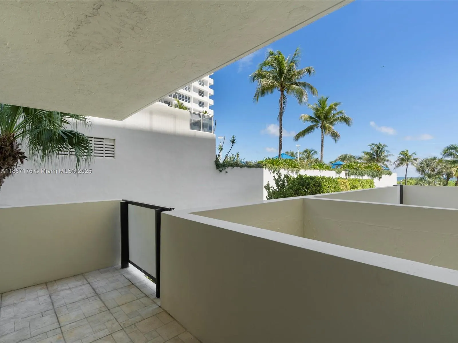 1623 Collins Ave, #215