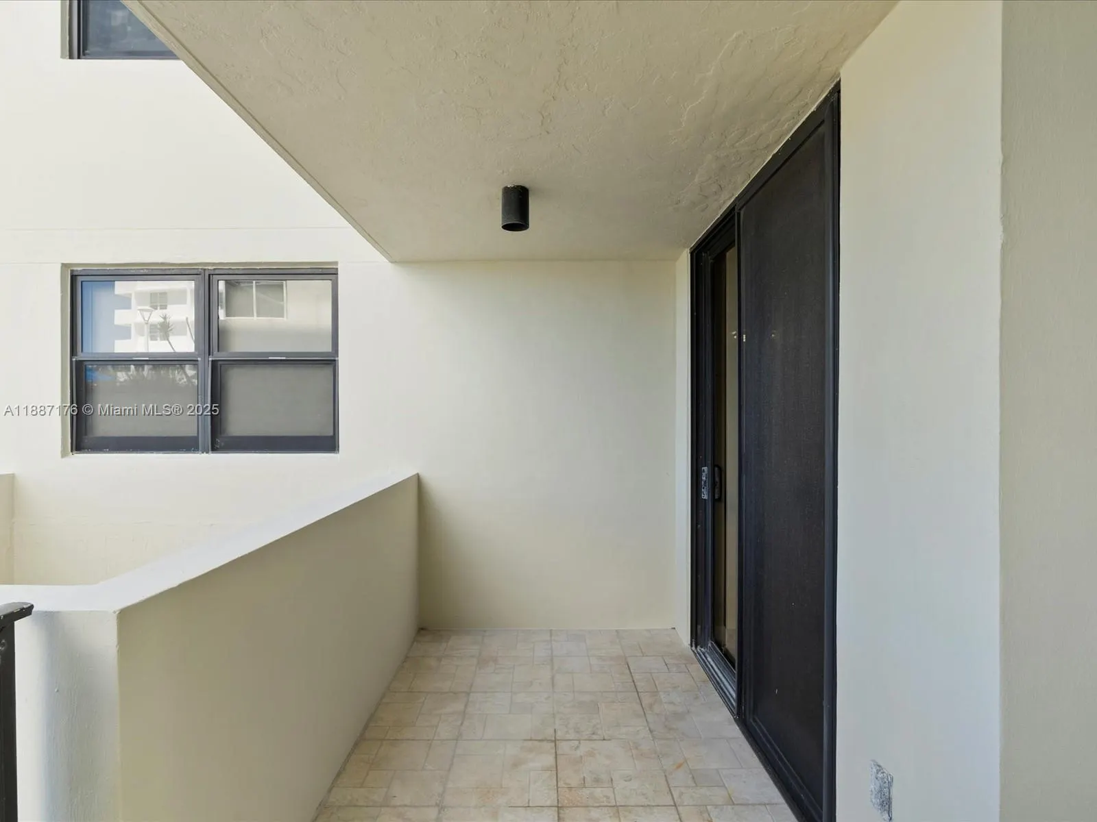 1623 Collins Ave, #215