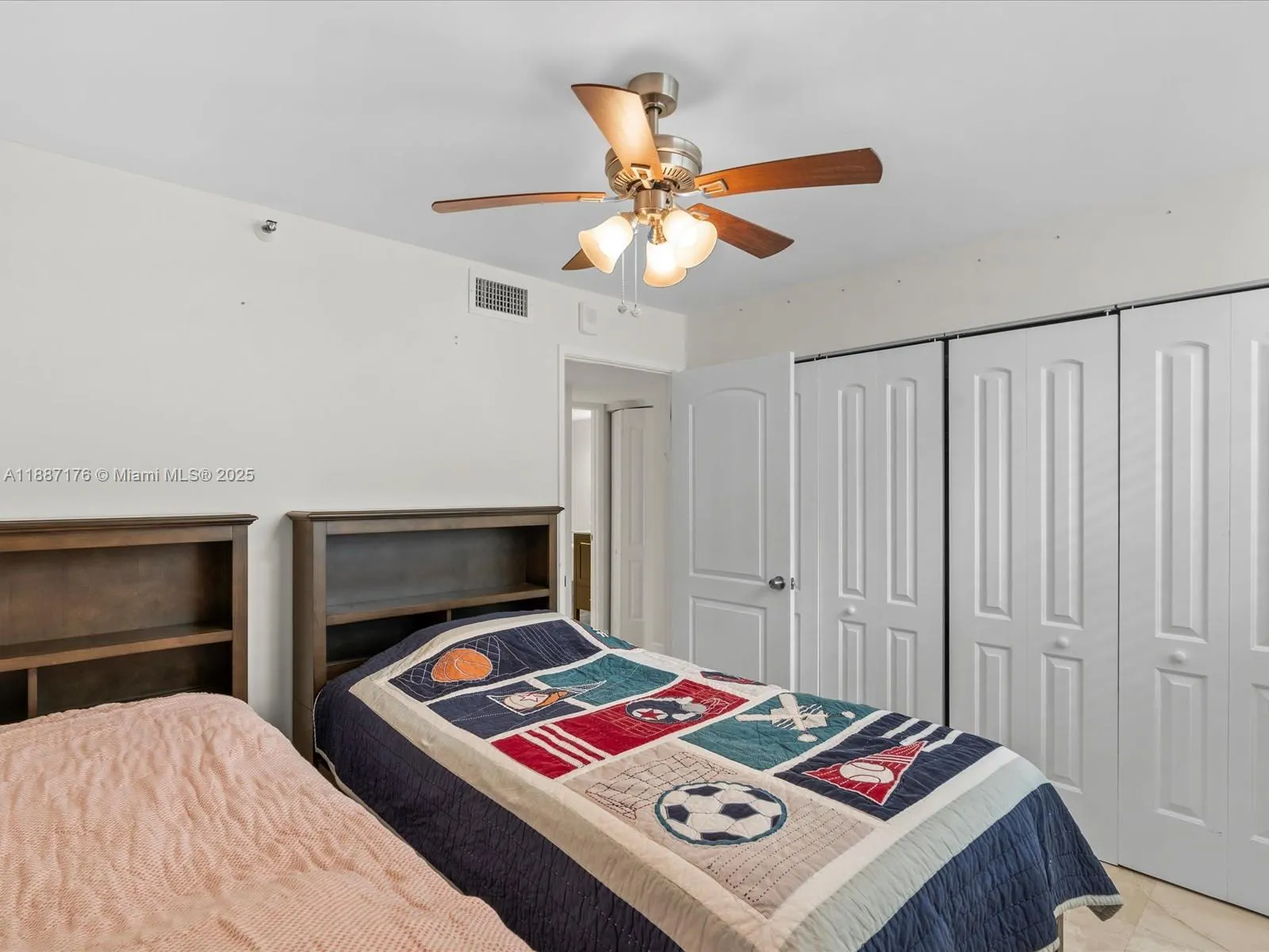 1623 Collins Ave, #215