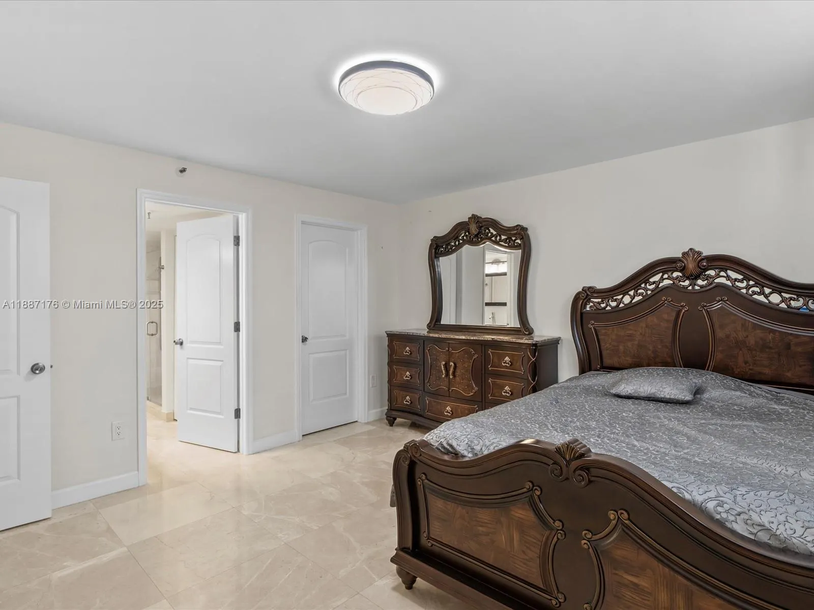 1623 Collins Ave, #215