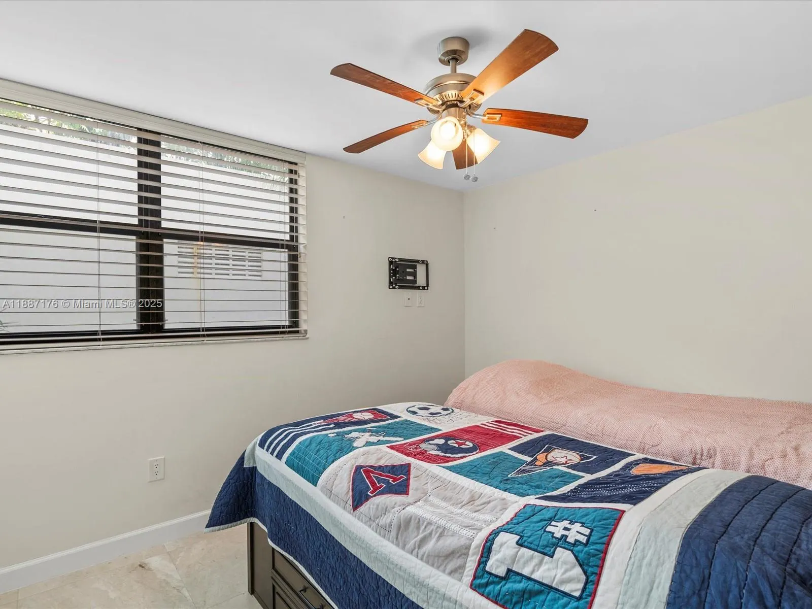 1623 Collins Ave, #215