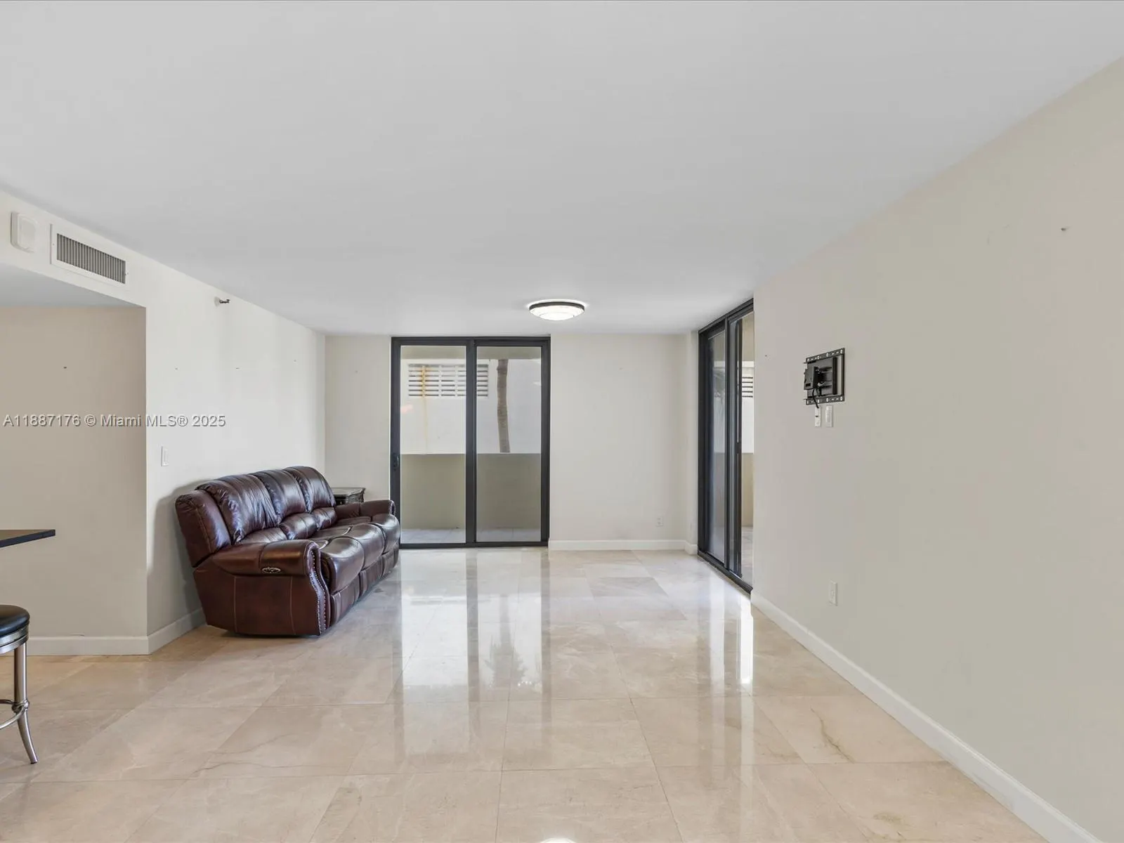 1623 Collins Ave, #215