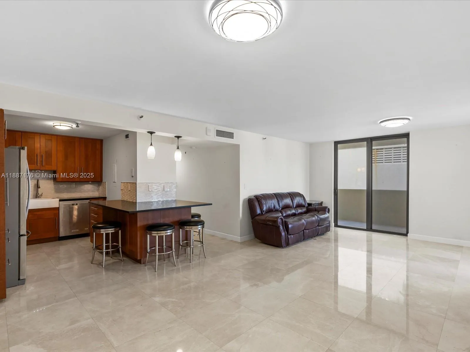 1623 Collins Ave, #215