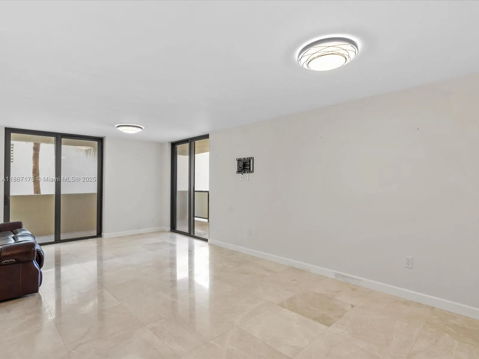 1623 Collins Ave, #215