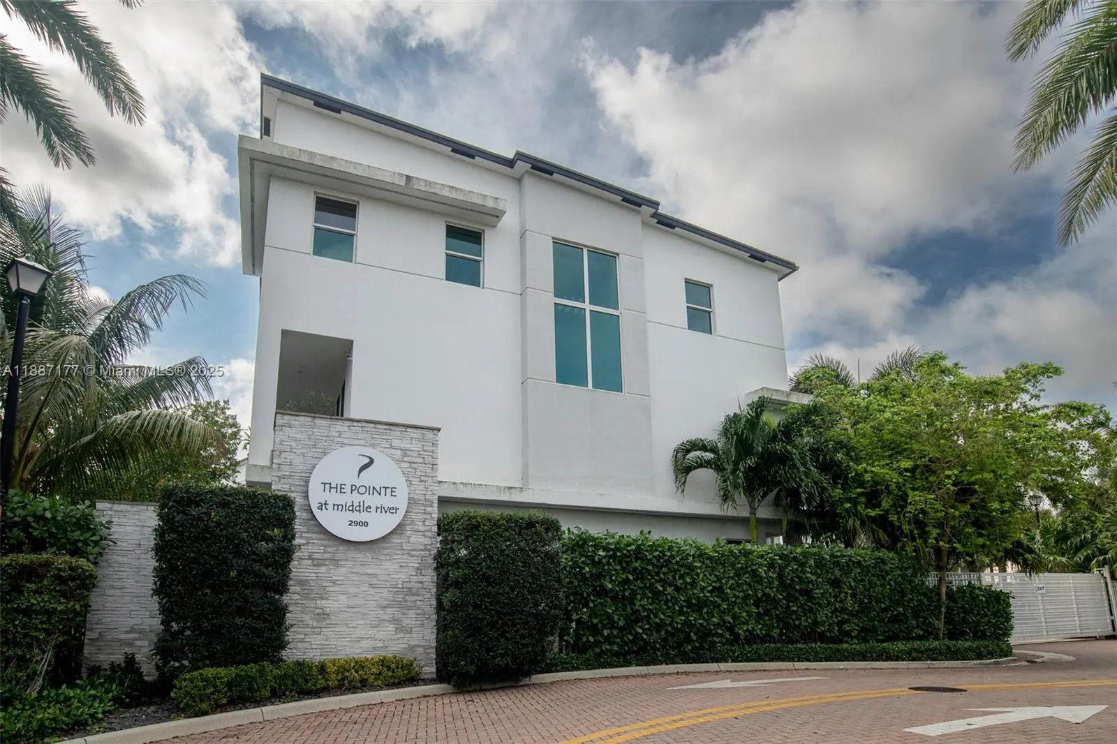 2900 NE 12th Ter, #14