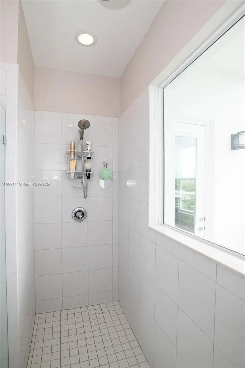 2900 NE 12th Ter, #14