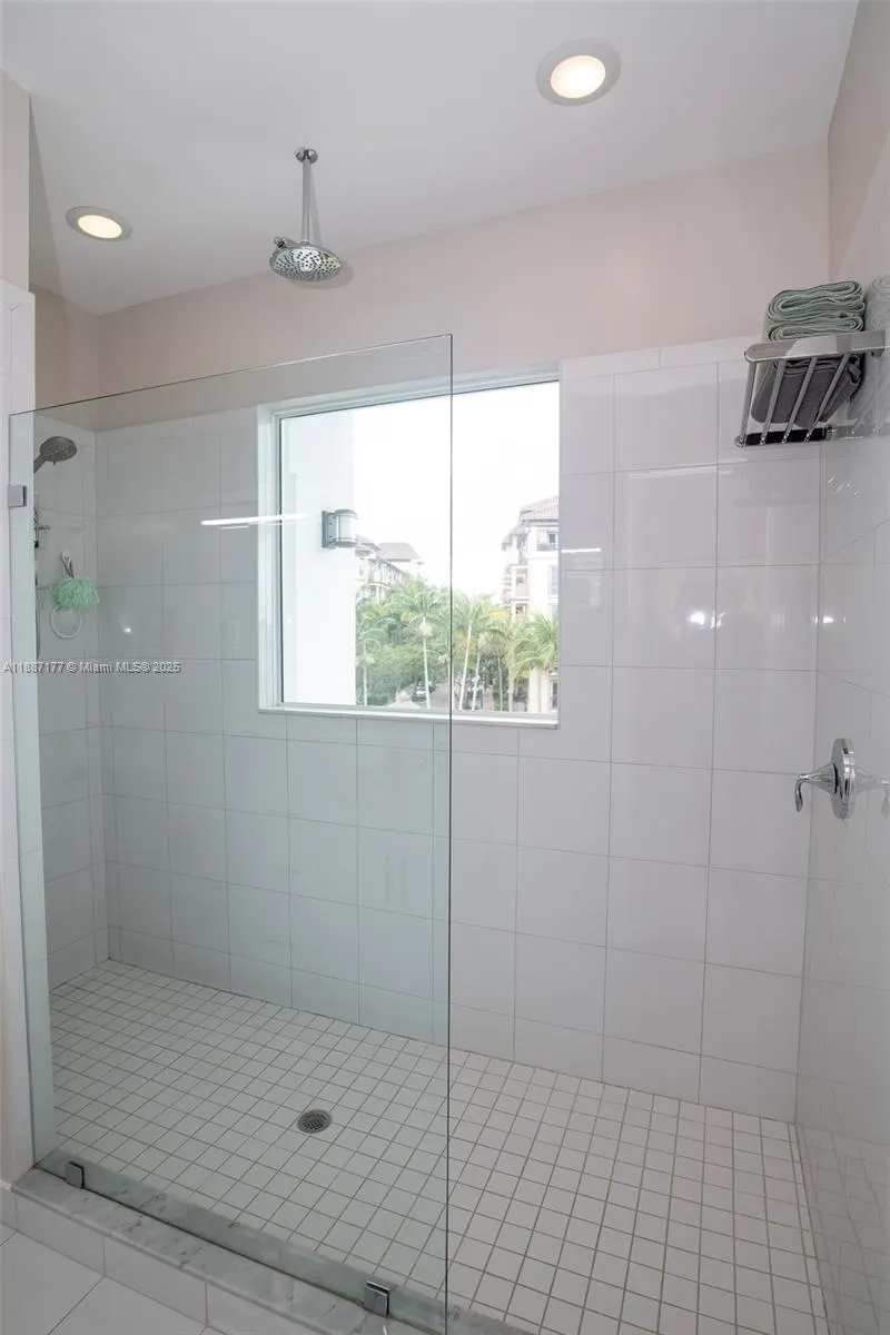 2900 NE 12th Ter, #14