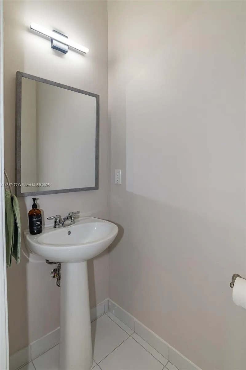 2900 NE 12th Ter, #14