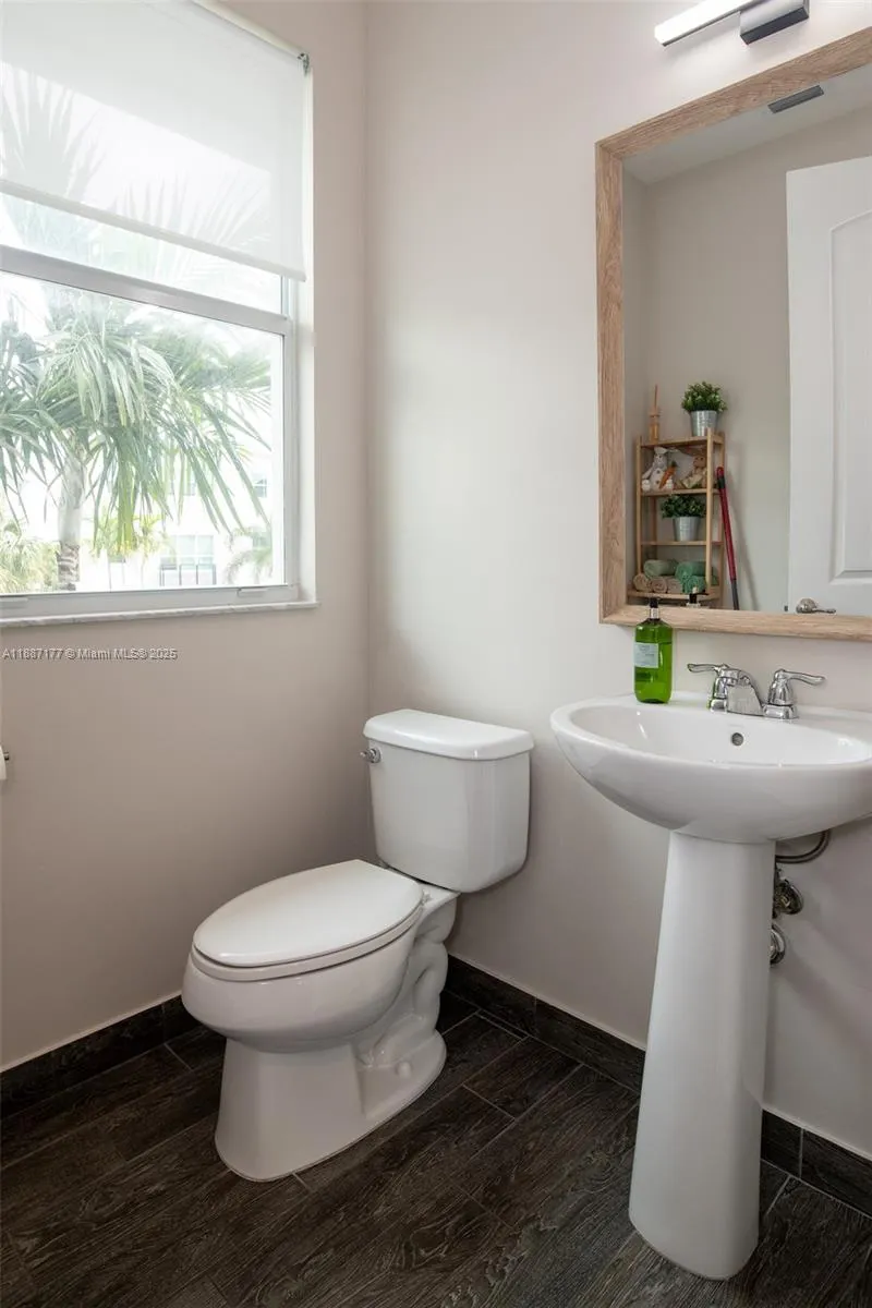 2900 NE 12th Ter, #14