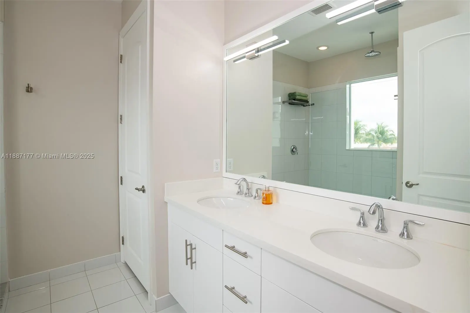 2900 NE 12th Ter, #14