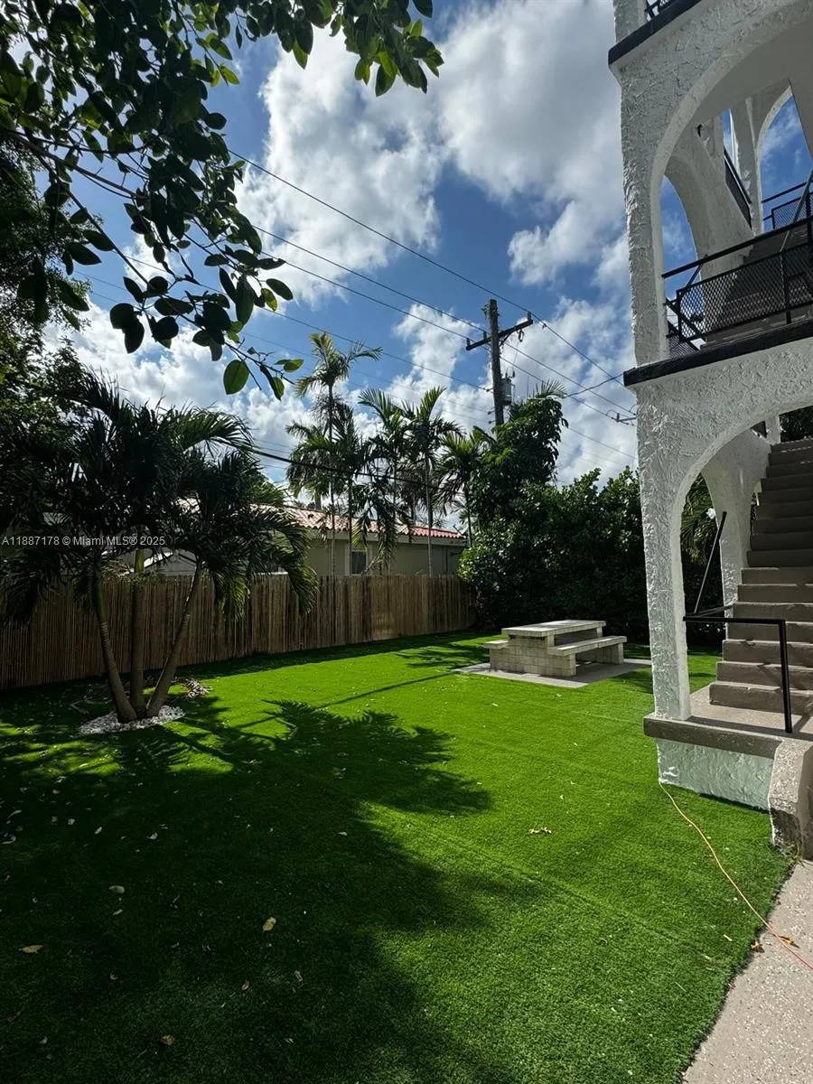 444 Ponce De Leon Blvd