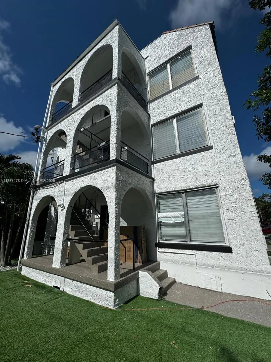 444 Ponce De Leon Blvd
