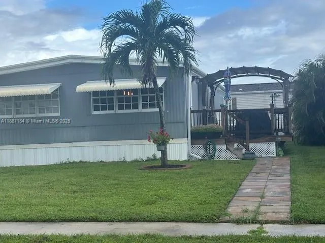 4477 Sandpine Cir