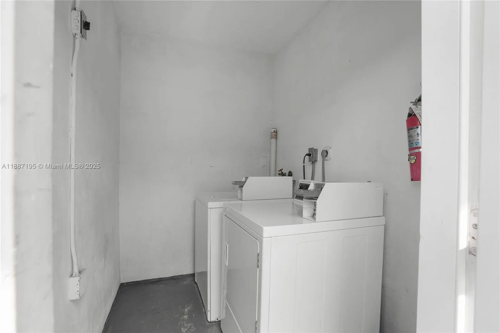 932 Moffett St, #7
