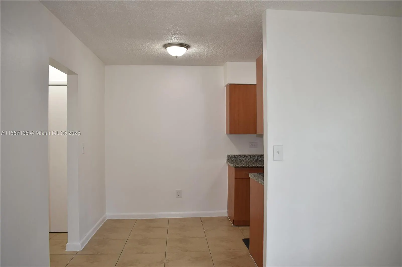 932 Moffett St, #7