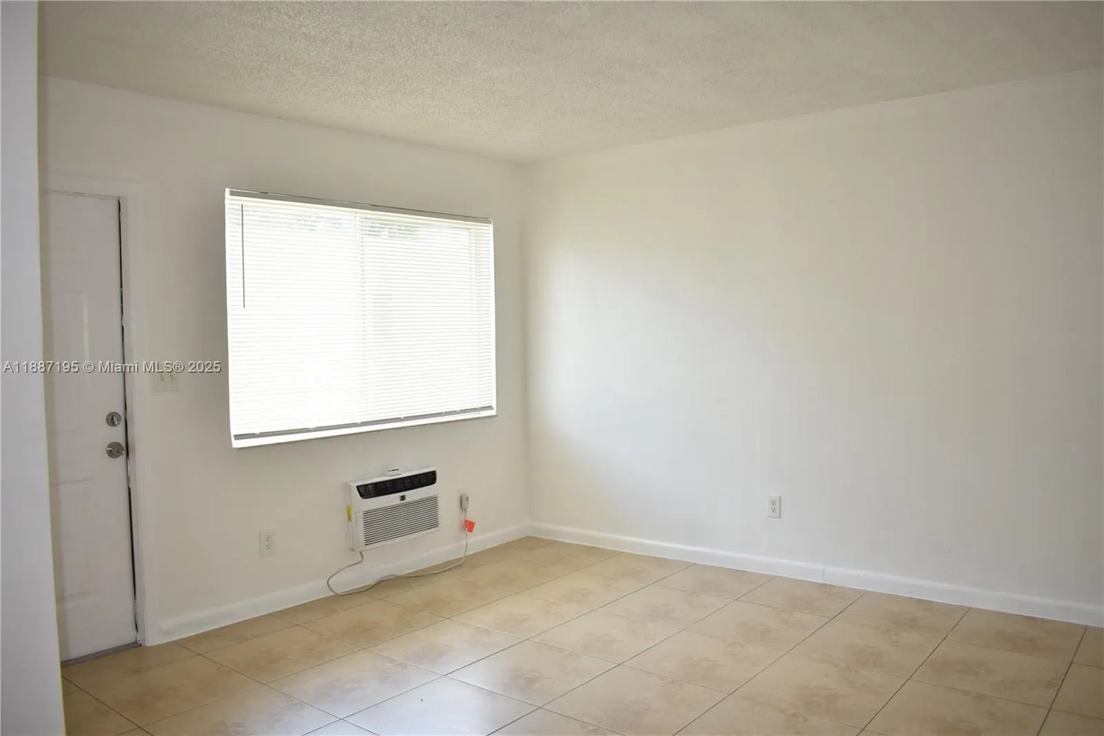 932 Moffett St, #7