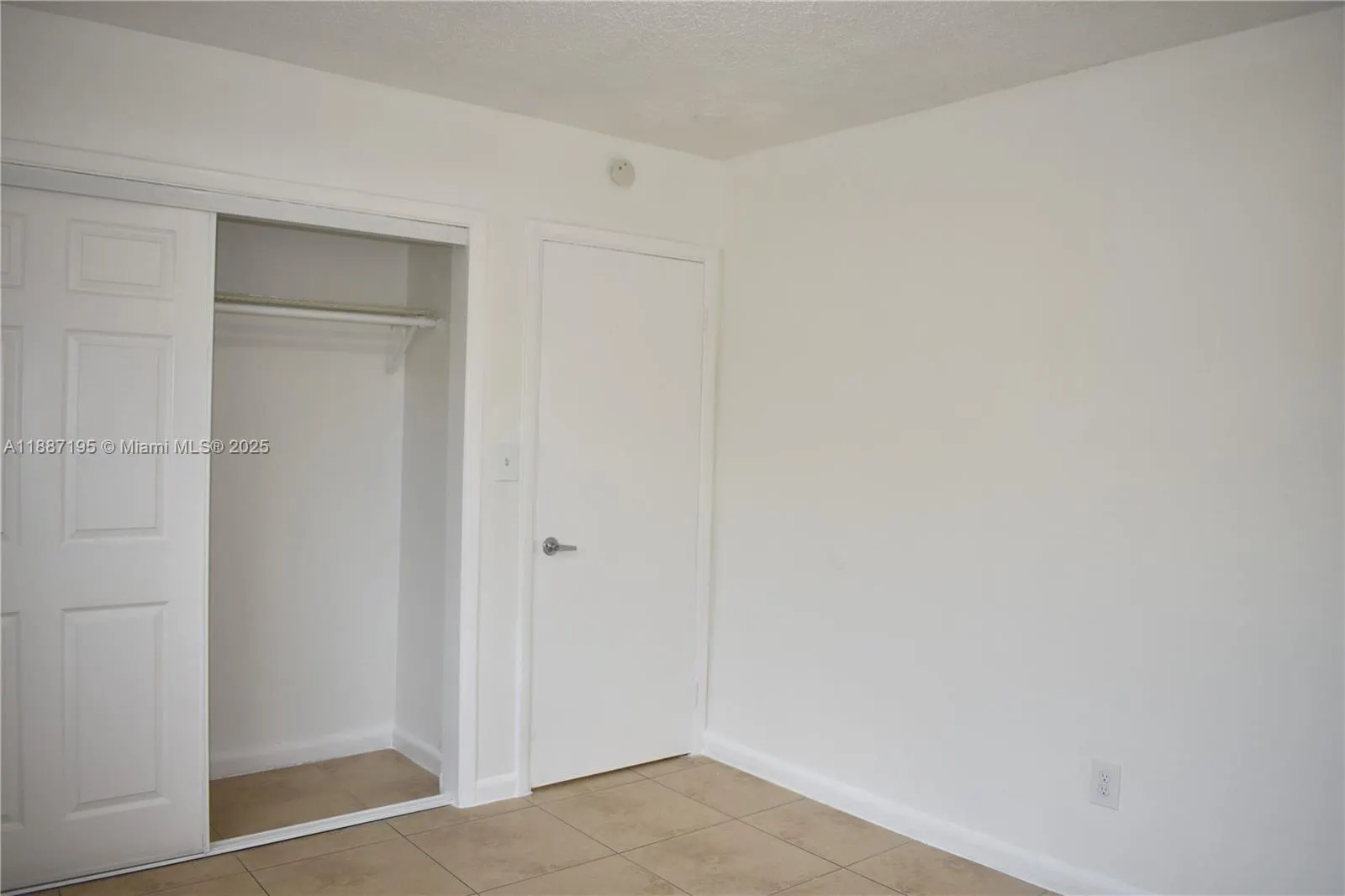 932 Moffett St, #7