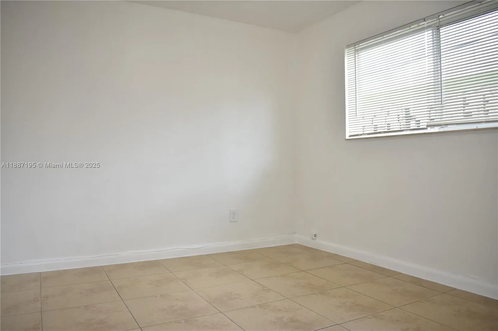 932 Moffett St, #7