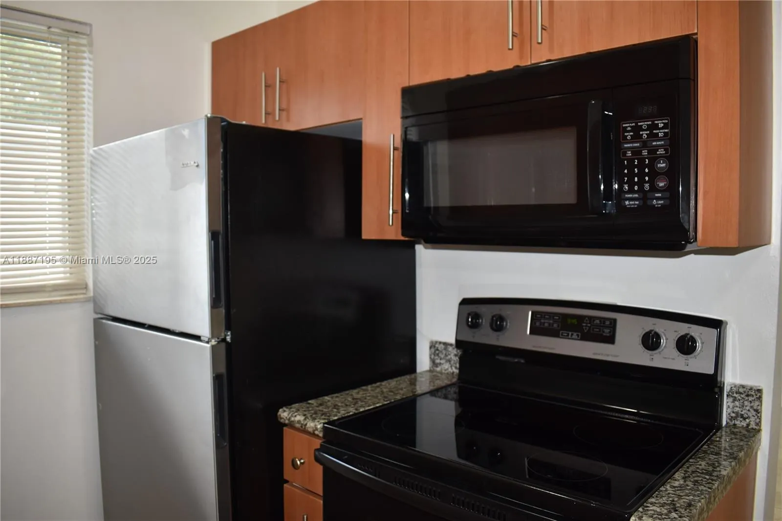 932 Moffett St, #7
