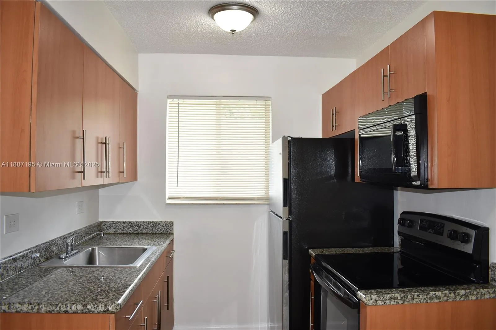 932 Moffett St, #7