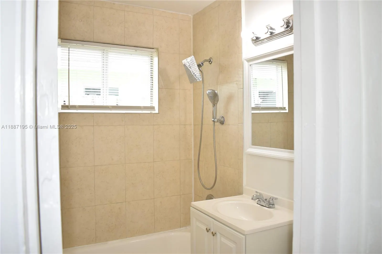 932 Moffett St, #7