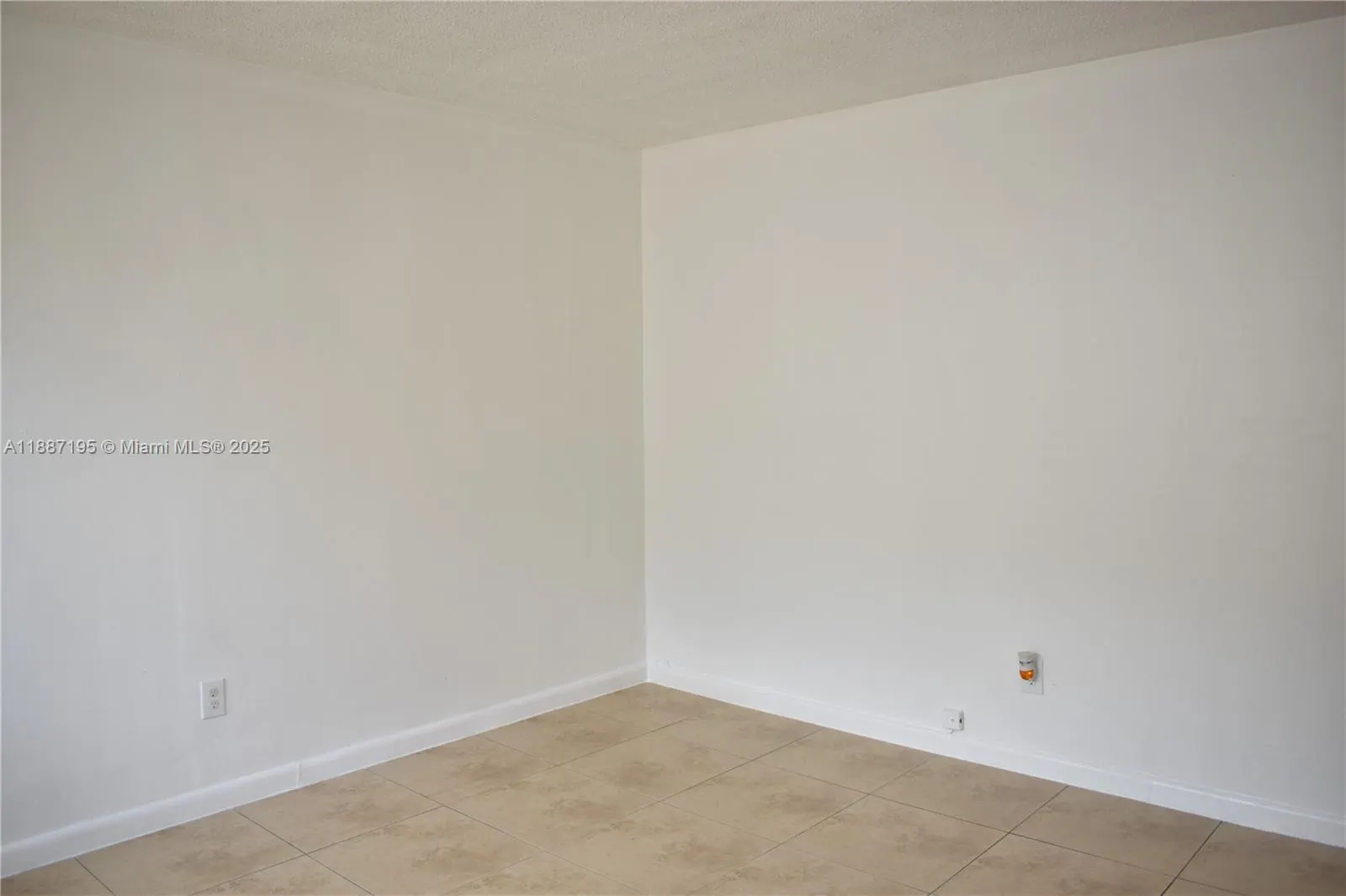 932 Moffett St, #7