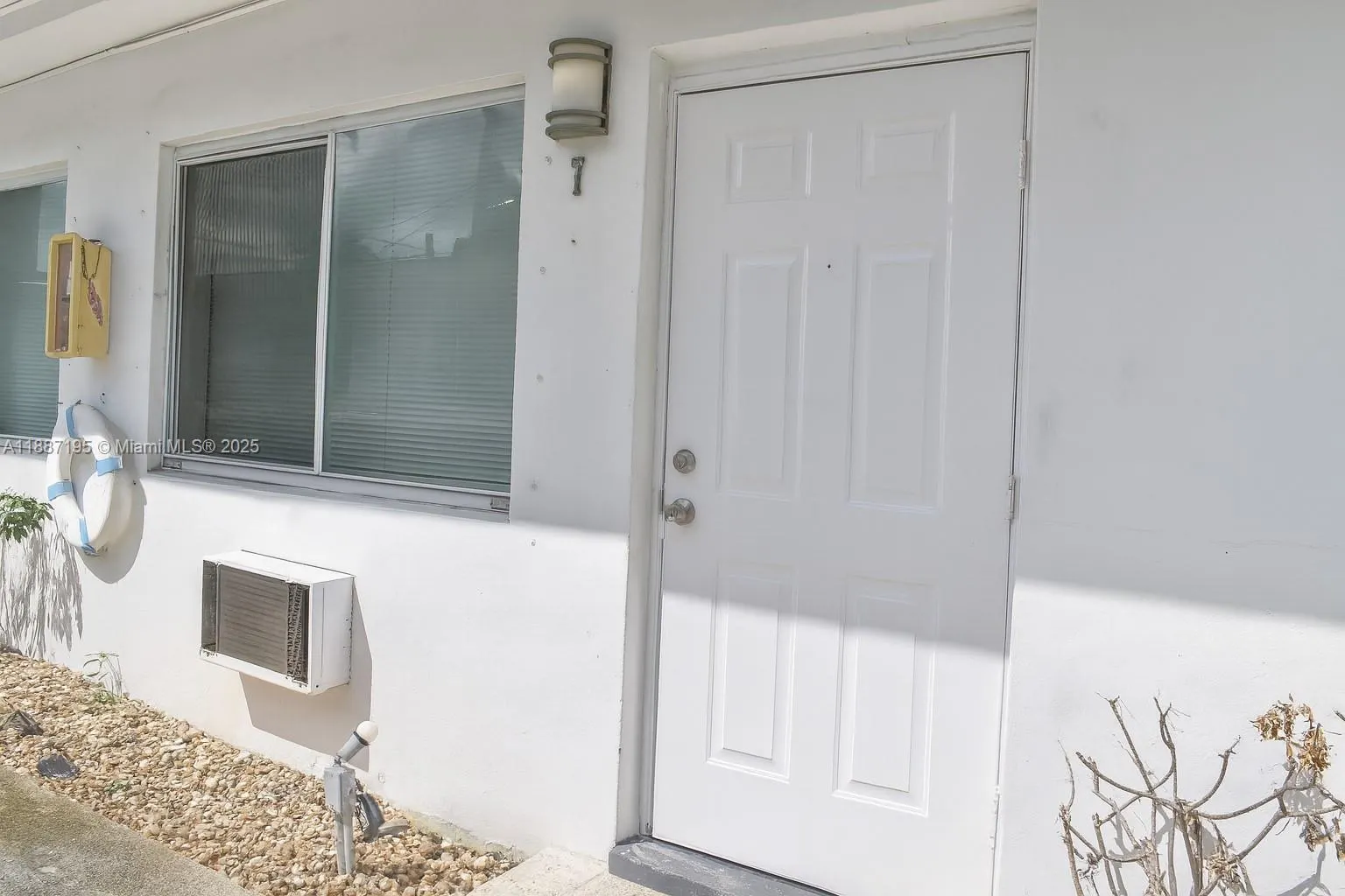 932 Moffett St, #7