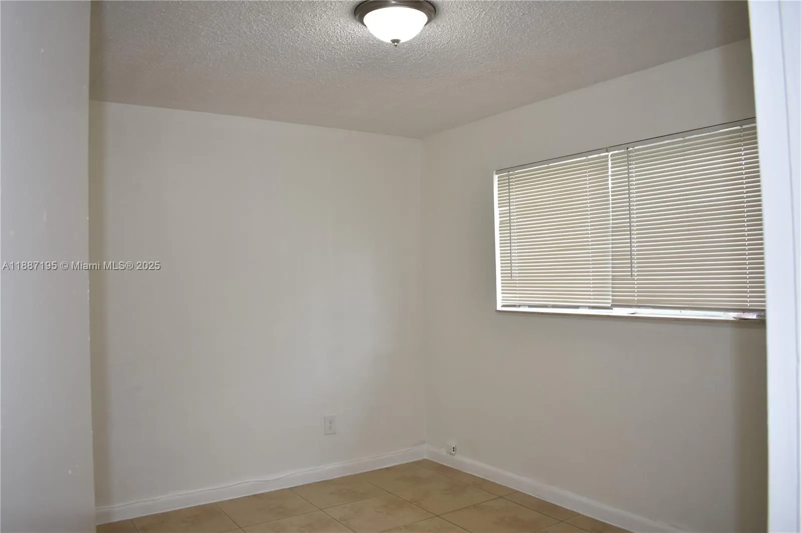 932 Moffett St, #7