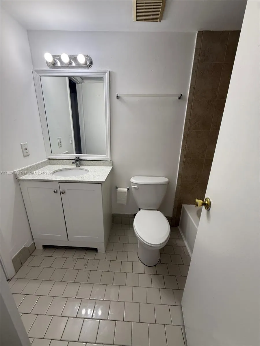 10843 NW 7th St, #14-23