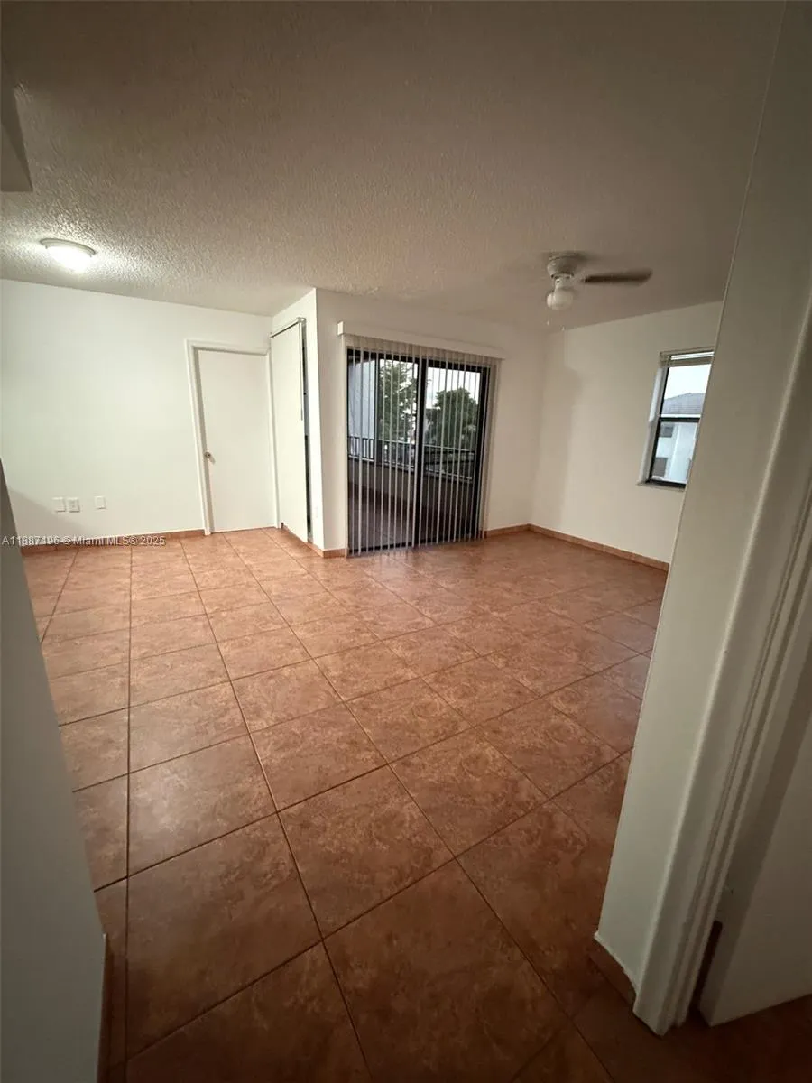 10843 NW 7th St, #14-23