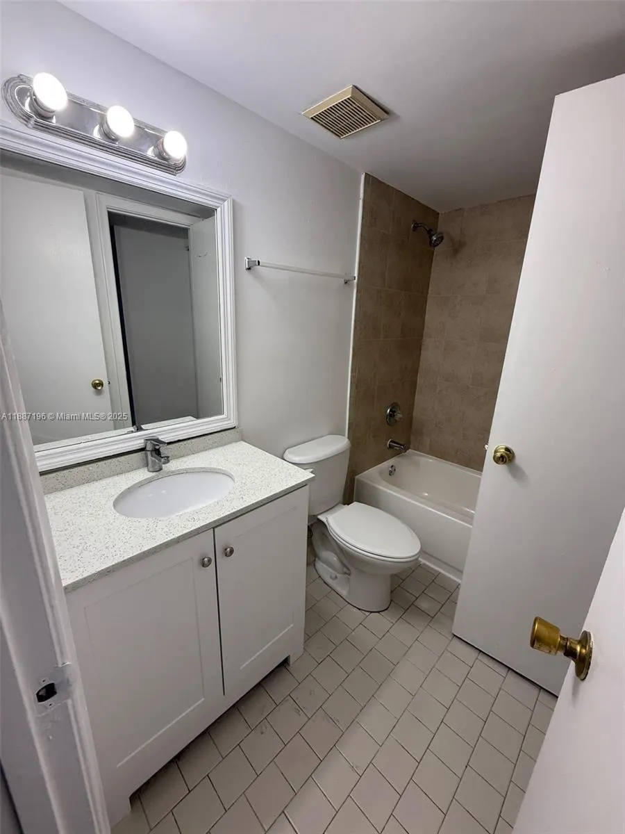 10843 NW 7th St, #14-23