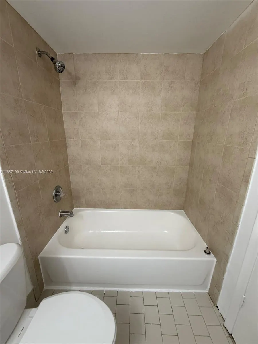 10843 NW 7th St, #14-23