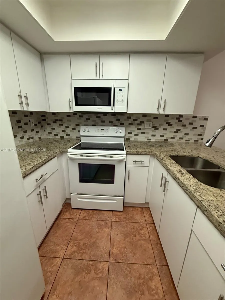 10843 NW 7th St, #14-23