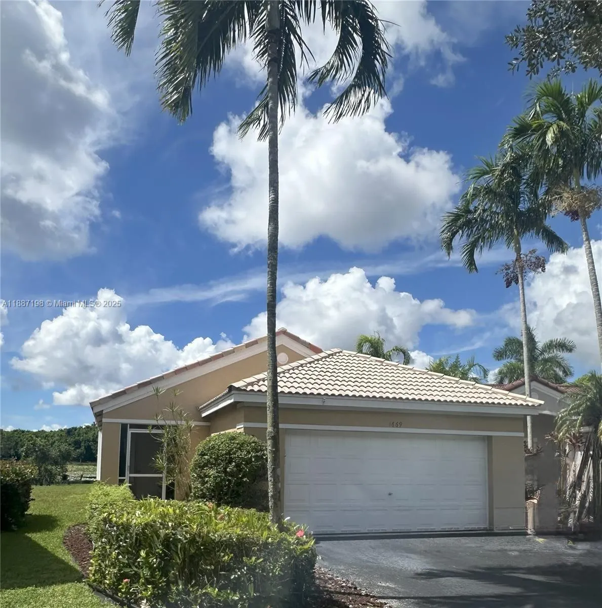 1669 Salerno Cir