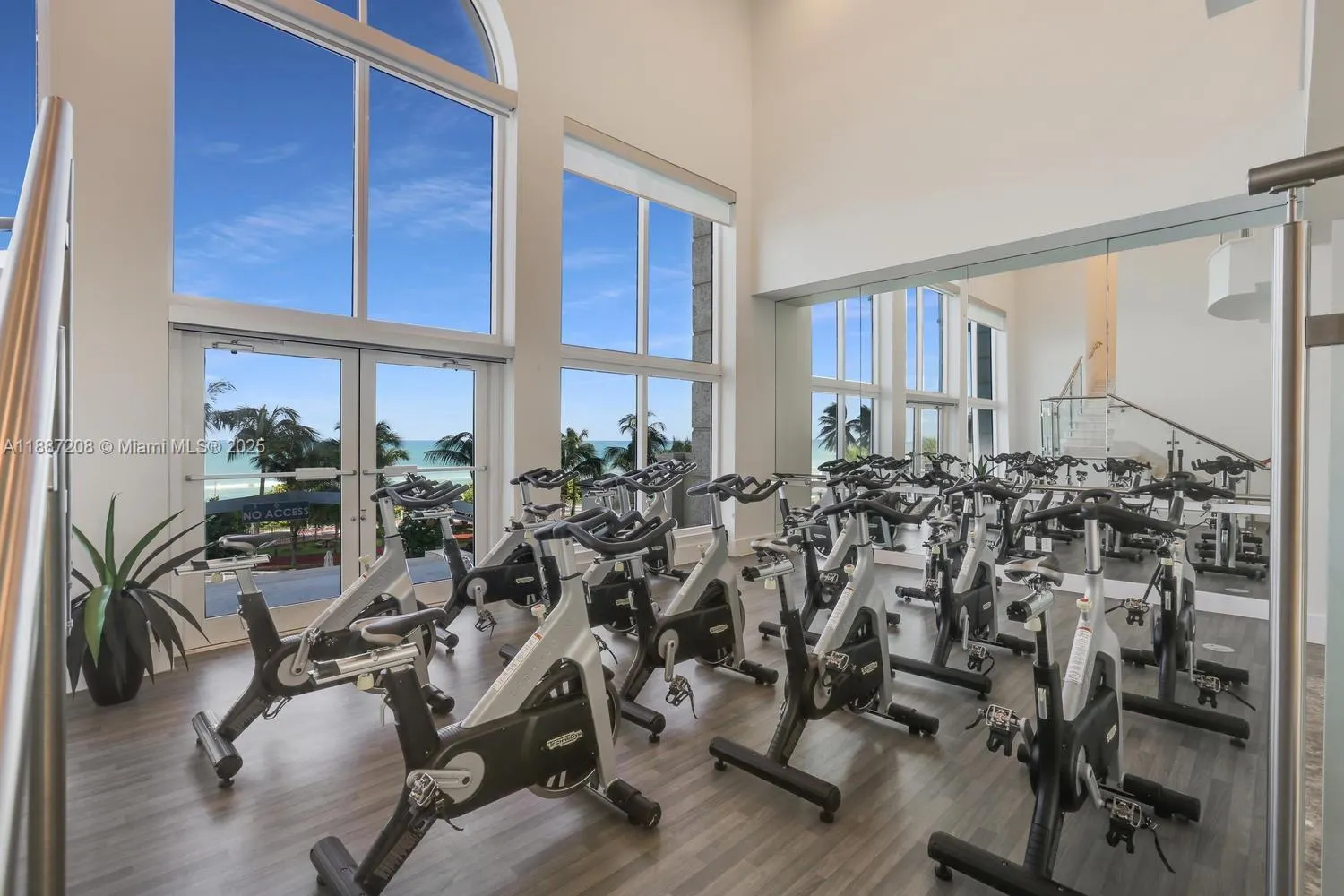 4779 Collins Ave, #506