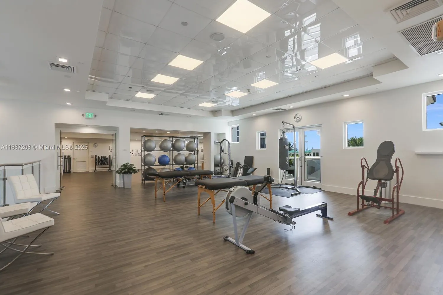 4779 Collins Ave, #506