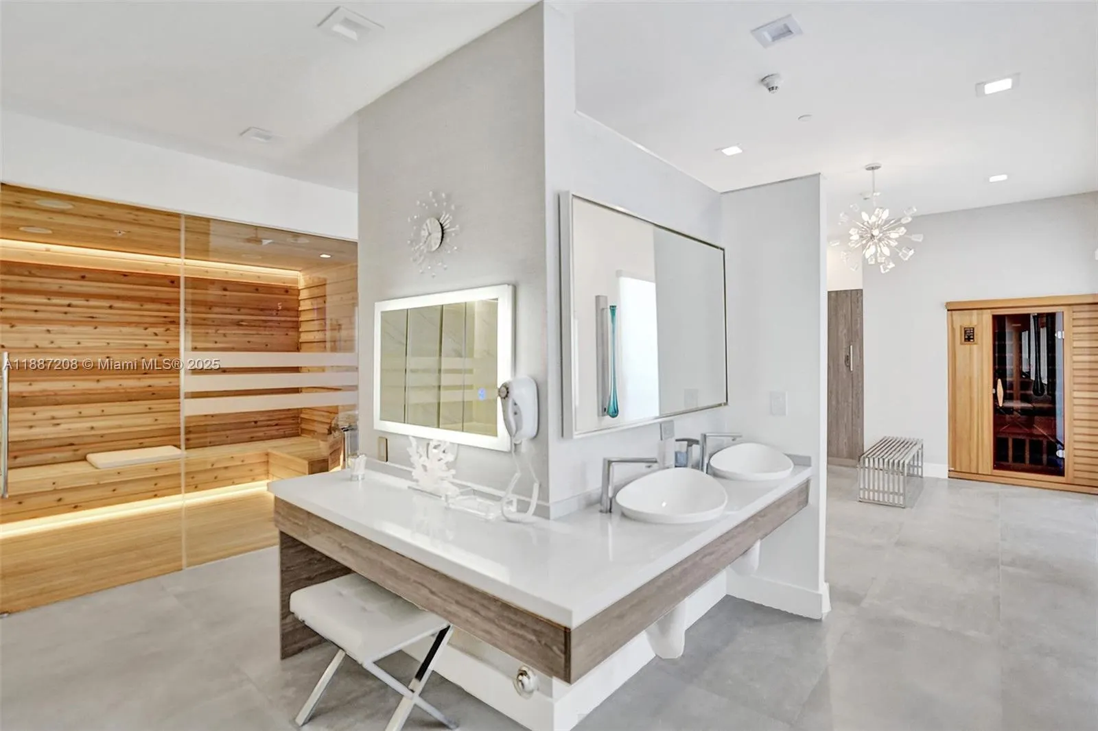 4779 Collins Ave, #506