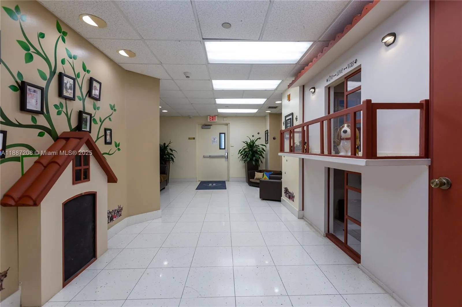 4779 Collins Ave, #506